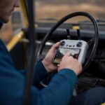 DJI RC 2, 20 km O4-Übertragung, 5,5-Zoll Full-HD-Bildschirm, Smart-Fernsteuerung für Drohnen