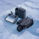 DJI Mavic 4 Pro Fly More Combo, Drohne mit DJI RC 2, Flaggschiff Triple Kamera Drohne mit 100 MP 4/3-CMOS-Hasselblad-Kamera, 30 km Videoübertragung, 51 Min. max. Flugzeit, Ladestation und mehr